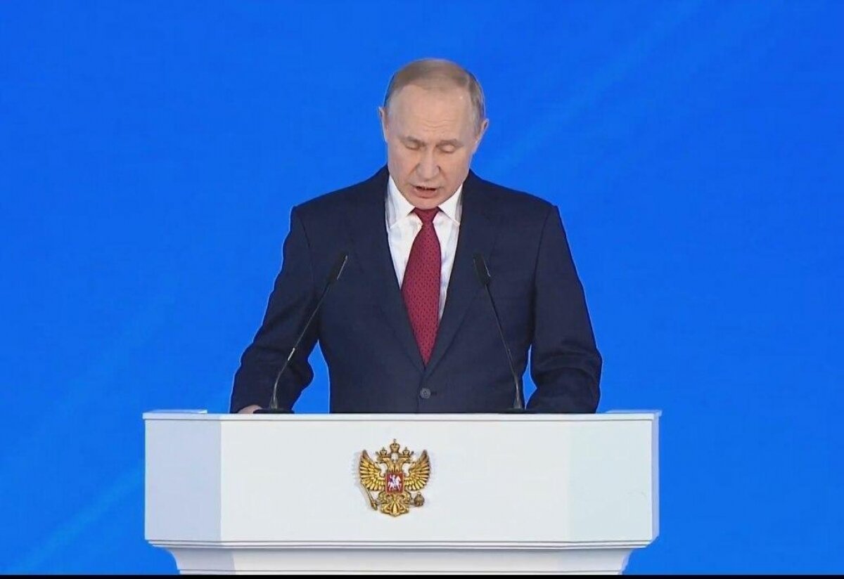 Путин "меняет" Конституцию РФ: главные новшества Основного закона