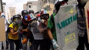 Протесты в Венесуэле набирают обороты: стало известно о сотнях задержанных и жертвах беспорядков