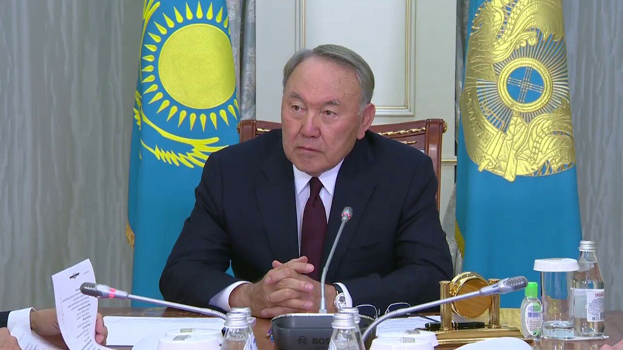Назарбаев выступил с важным призывом к Украине и России по ситуации в Донбассе