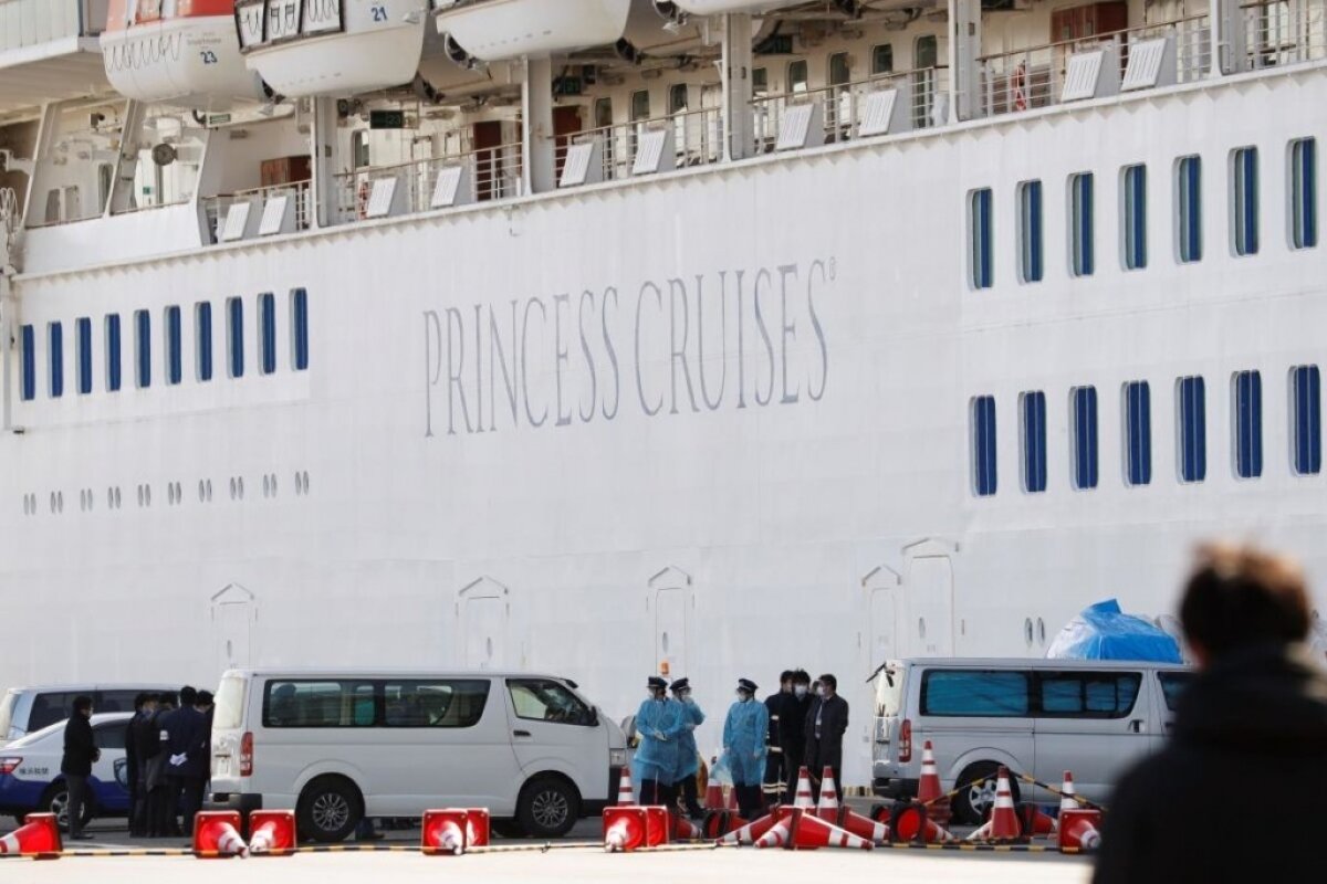 ​Зараженные коронавирусом пассажиры Diamond Princess бьют тревогу: что происходит на лайнере