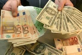 ​Курсы евро и доллара снижаются: новый курс рубля