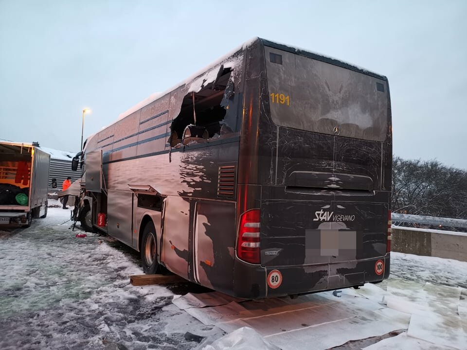 Автобус с россиянами попал в смертельное ДТП в Цюрихе – кадры