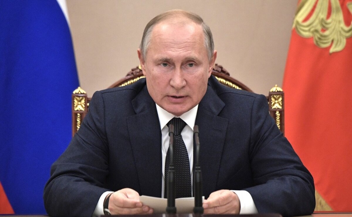 Путин назвал "откровенной провокацией" слухи о полном переходе на дистанционное обучение