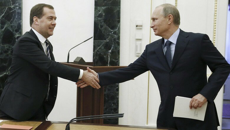 СМИ узнали, что Медведев сказал Путину, поздравляя главу с Днем рождения