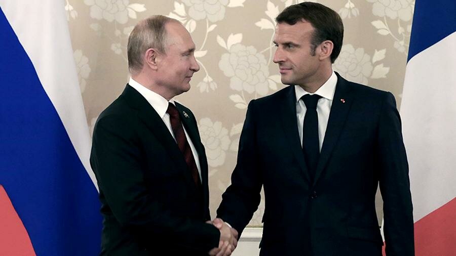 "Мы многим обязаны России", - Макрон ответил на приглашение Путина посетить парад Победы 