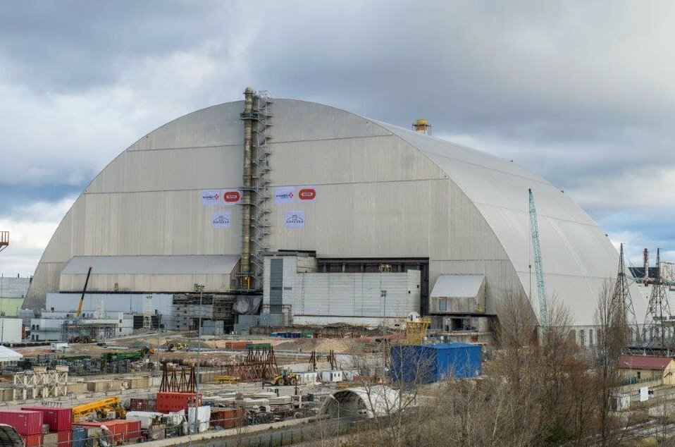 Роковой энергоблок под колпаком: проект "Укрытие", закрывающий разрушенный реактор ЧАЭС аркой, завершен