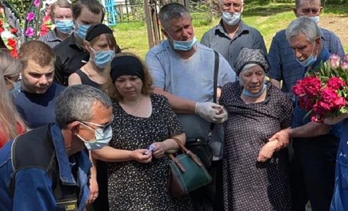 Похороны Сергея Захарова: мать впервые увидела тело сына, погибшего после ДТП с Ефремовым