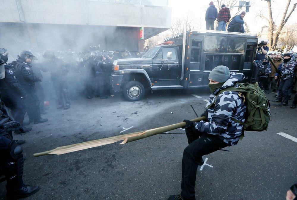 киев, акция протеста, митинг, верховная рада, столкновение, полиция. пострадали
