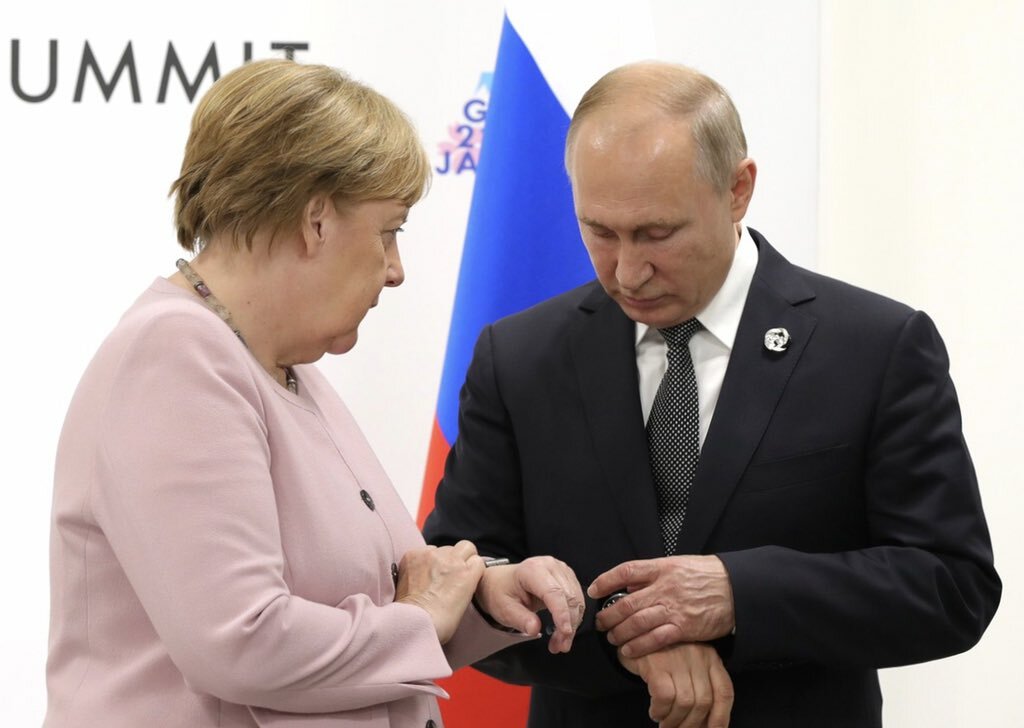 Путин указал дорогу растерявшейся Меркель на G20 – кадры