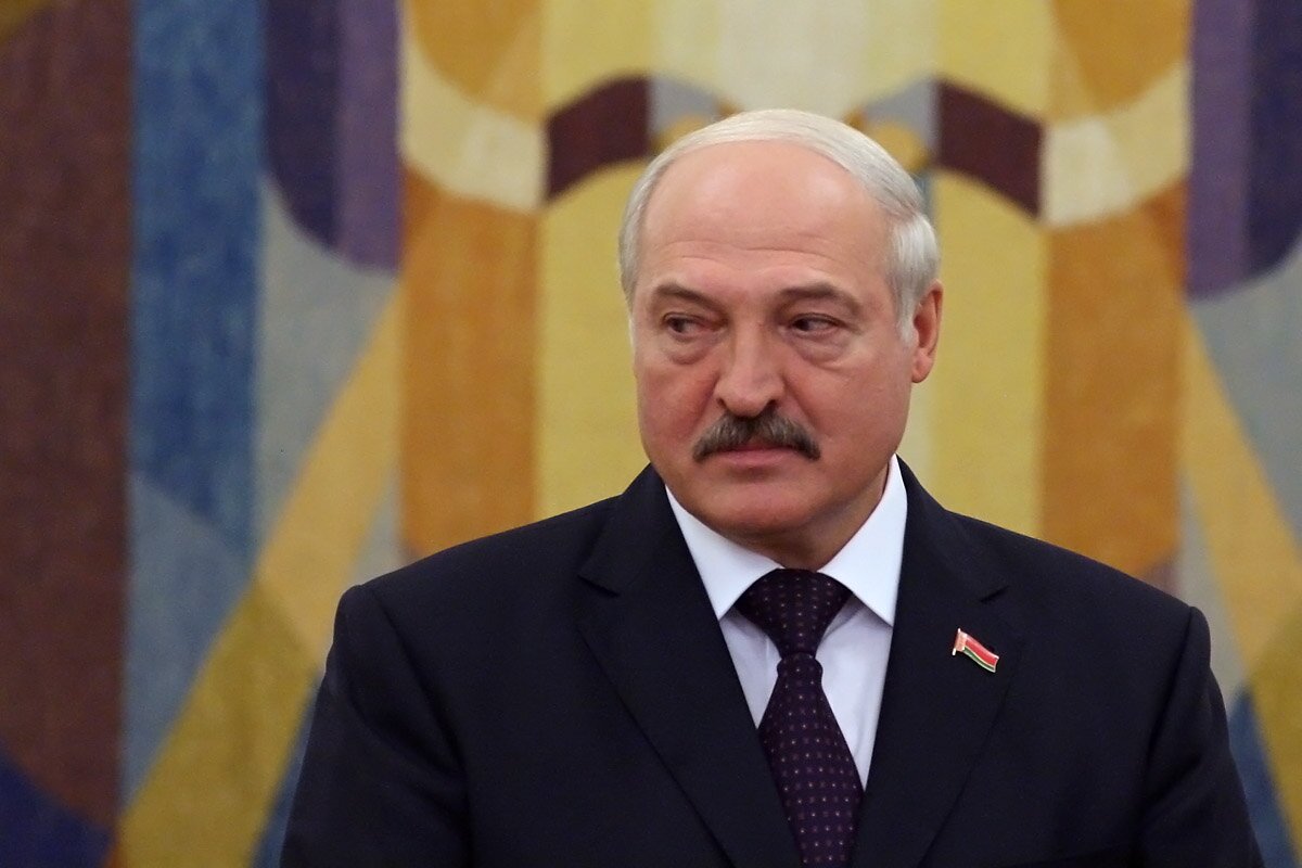 Лукашенко пригрозили снятием с выборов