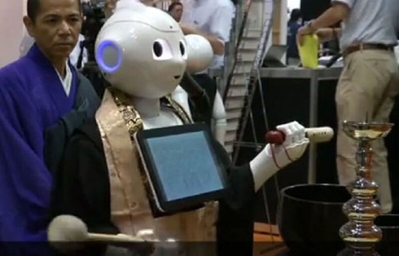 В Японии показали похоронного робота-буддиста – кадры 
