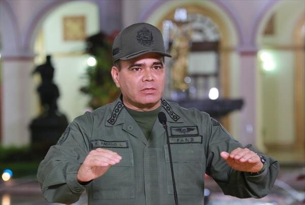 Министр обороны Венесуэлы отказался подчиняться "навязанному" президенту Гуайдо