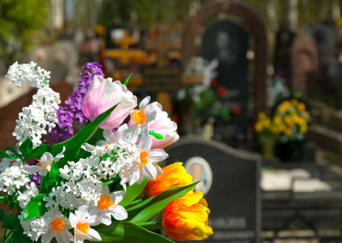 Из-за бушующего коронавируса Собянин закрыл для посещения все столичные кладбища