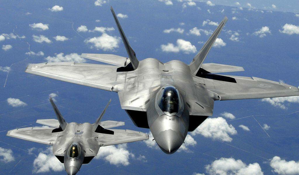 США стягивают ближе к Ирану новейшие истребители F-22 