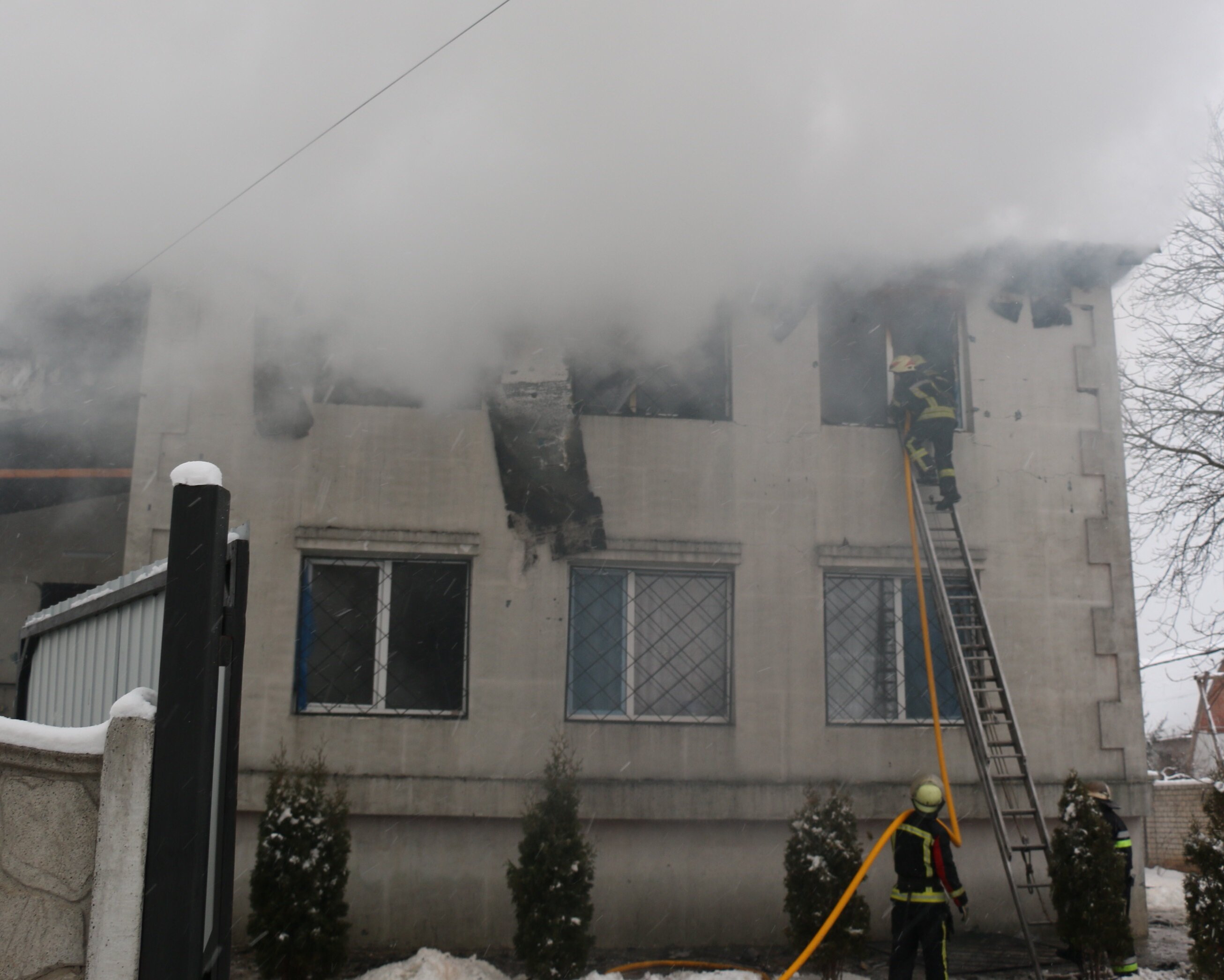 В харьковском доме престарелых во время пожара погибли 15 человек: видео с места события