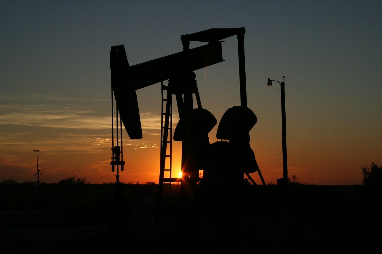 Мировые цены на нефть выходят из крутого пике