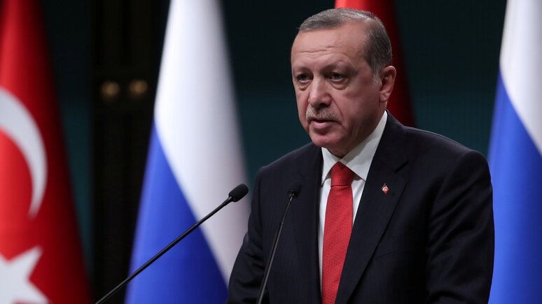 СМИ: Турция, рискуя отношениями с США, отважилась на "военный шпагат" с Россией