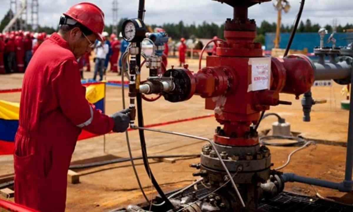 ​СМИ: Венесуэла экстренно продает нефть по $5 за баррель