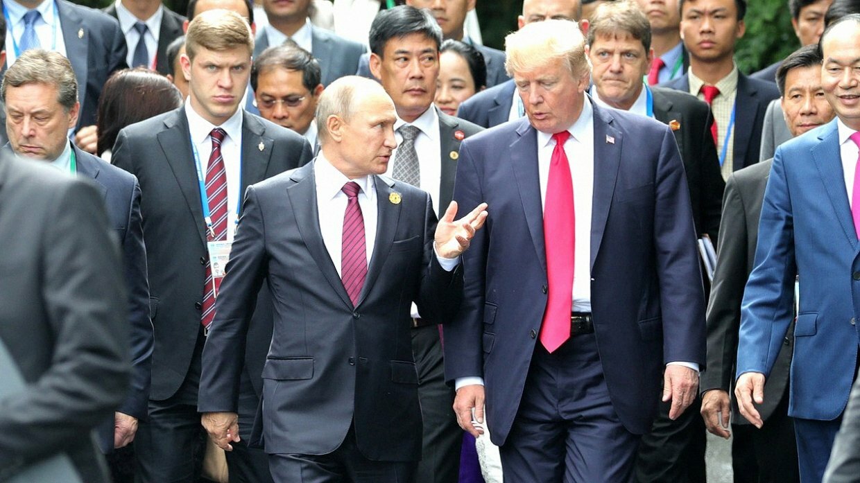 В Кремле назвали причину отмены полномасштабной встречи Путина и Трампа в Париже