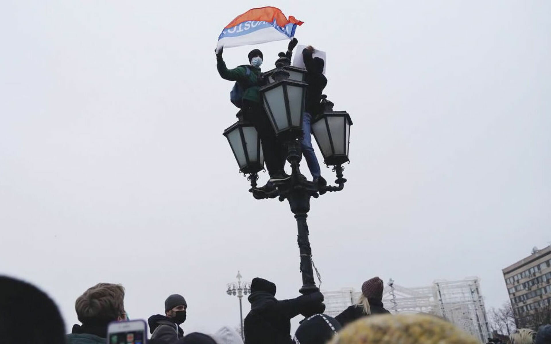 Стала известна судьба ребенка, задержанного на незаконном митинге в Москве 