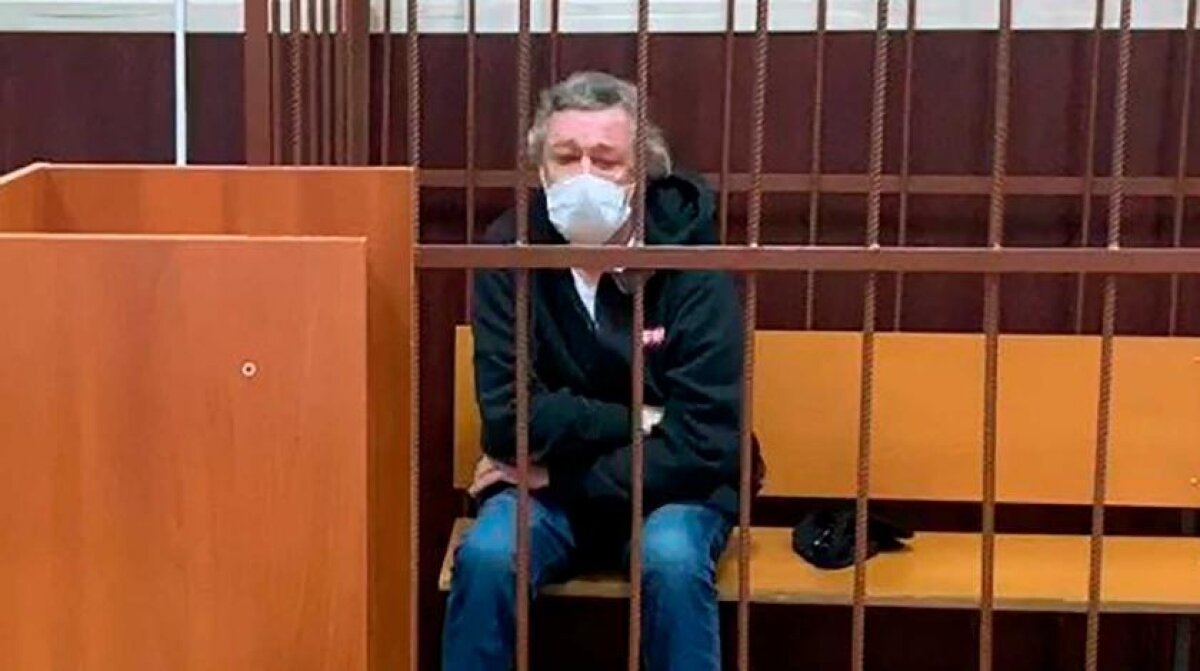 Ефремов находился за рулем внедорожника в момент ДТП: вину актера подтвердили в ГИБДД