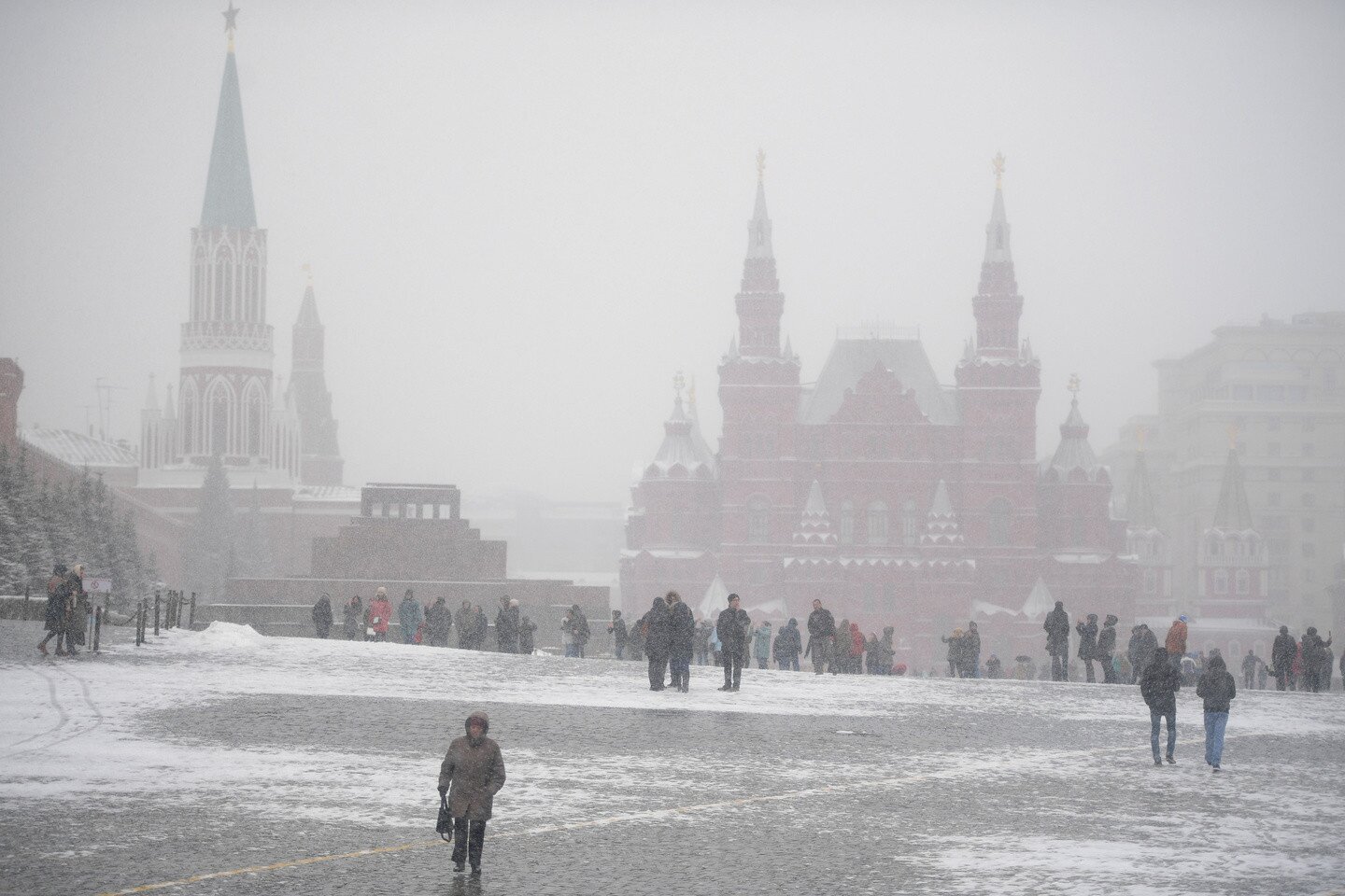 ​Синоптики забили тревогу: в среду в Москве объявлен "желтый" уровень погодной опасности