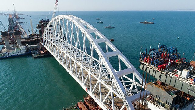 В Крыму остроумно ответили Порошенко, назвав реальный ущерб Украины от строительства Керченского моста