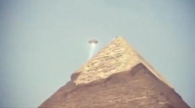 НЛО пополнял запасы энергии на пирамиде Хеопса: ученые доказали связь гуманоидов и древних сооружений