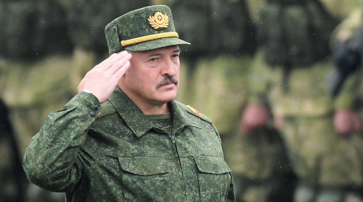 Лукашенко рассказал, как "образумил" Запад "хорошим кулаком"