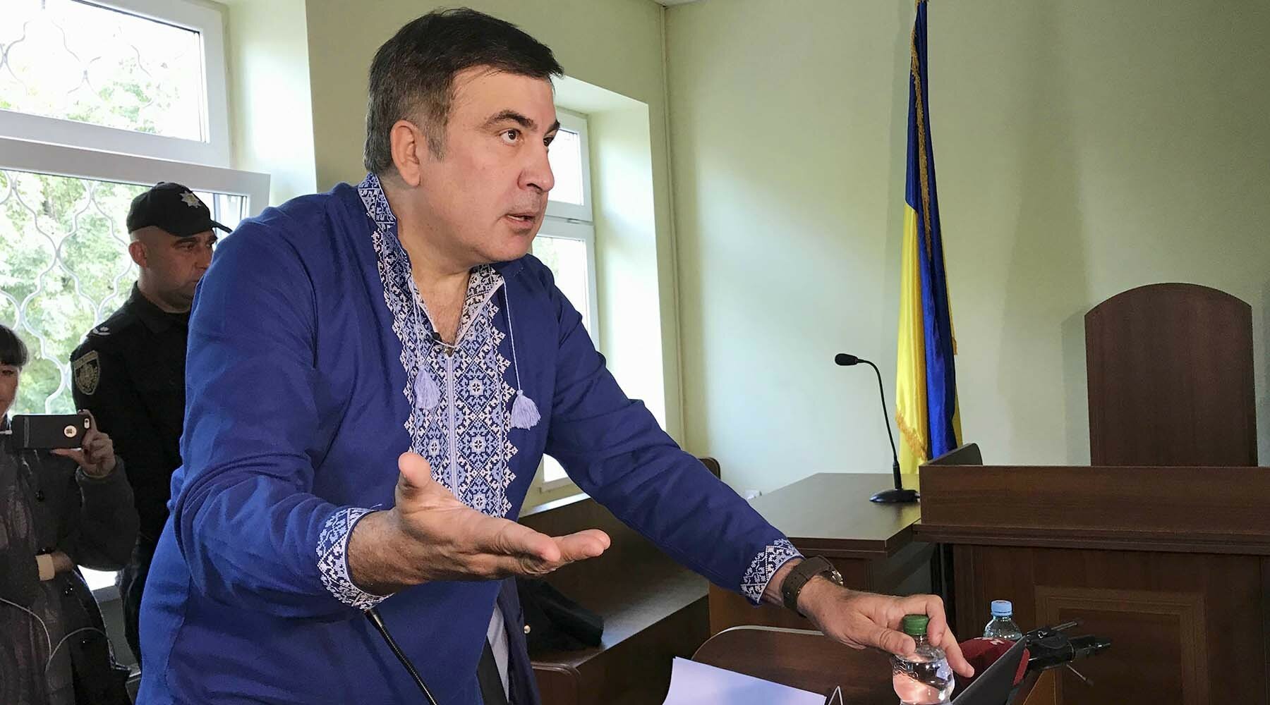 "Порошенко должен уйти в отставку", - Саакашвили