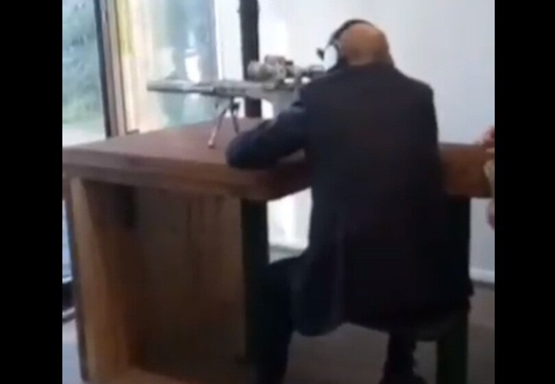 Путин с расстояния 600 метров поразил цели из новейшей снайперской винтовки "СВЧ-308" - кадры