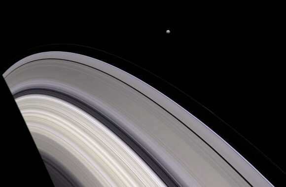 Ученые NASA при помощи ролика показали, как "Кассини" вошел в атмосферу Сатурна, обойдя кольца 