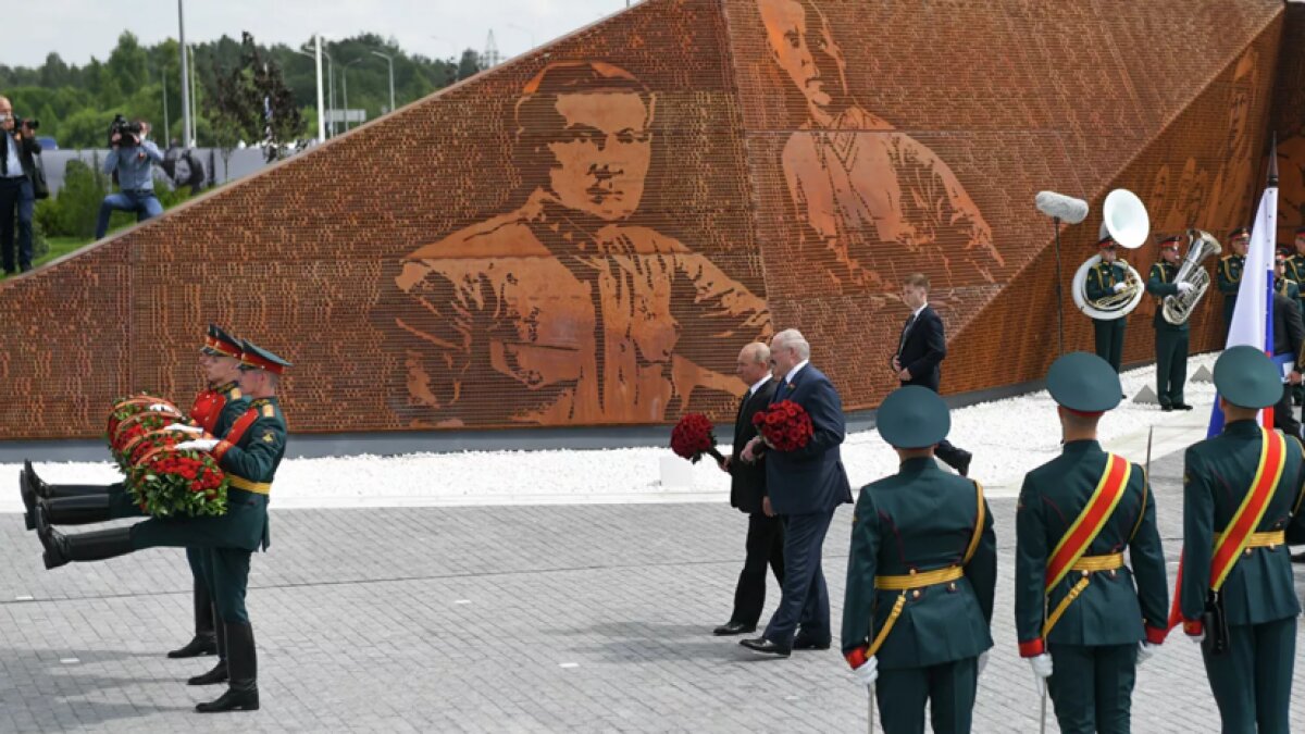Путин и Лукашенко открыли Ржевский мемориал - видео с места событий