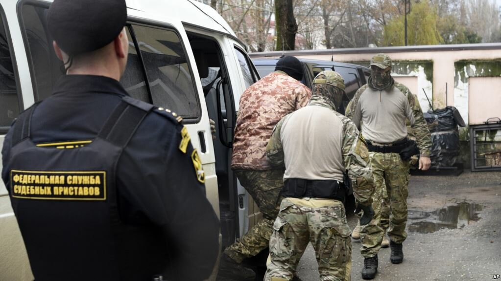 Киевский суд арестовал третьего украинского военного моряка из 24 задержанных в Керченском проливе