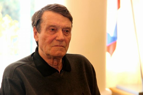 ​В Москве был госпитализирован с ножевым ранением знаменитый поэт Жданов