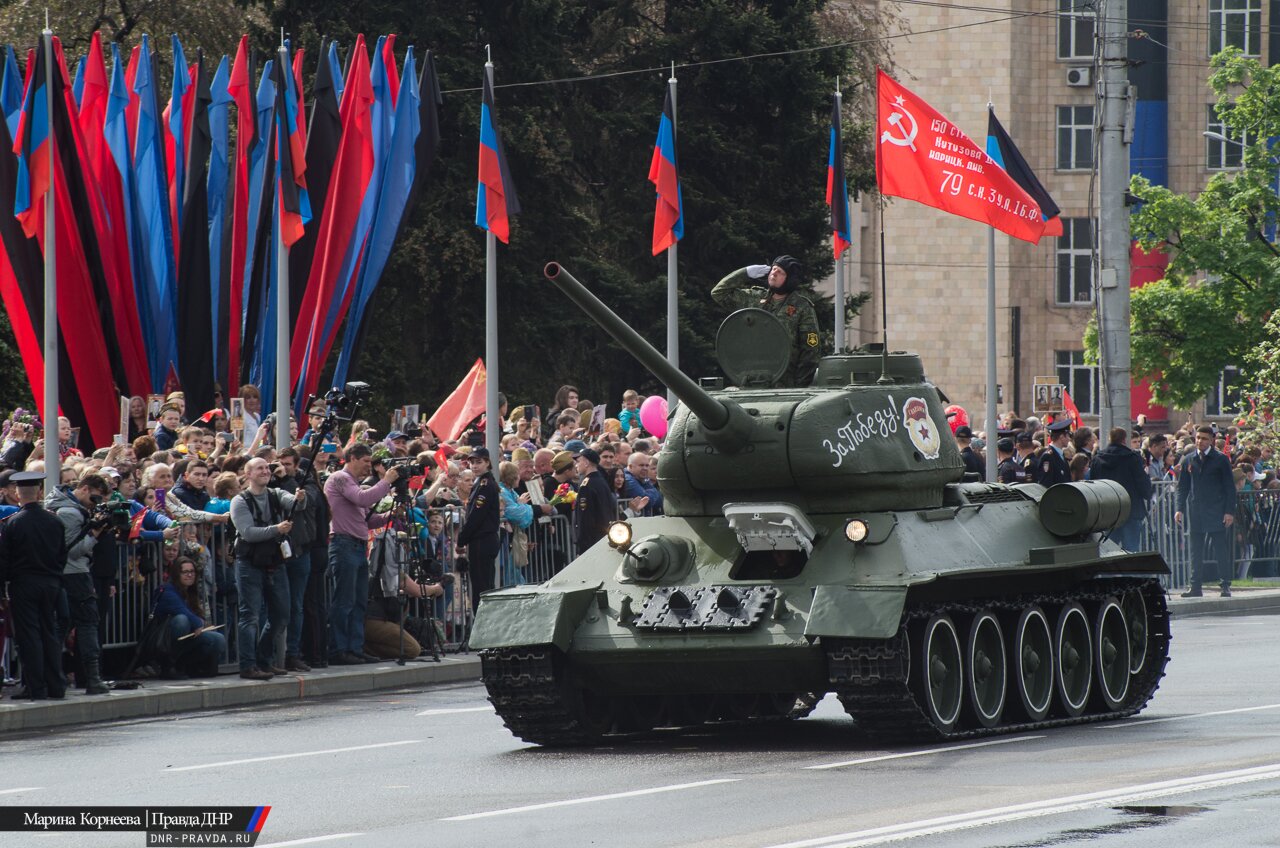 Парад в честь 75-летия Великой Победы в Донецке: прямая видеотрансляция