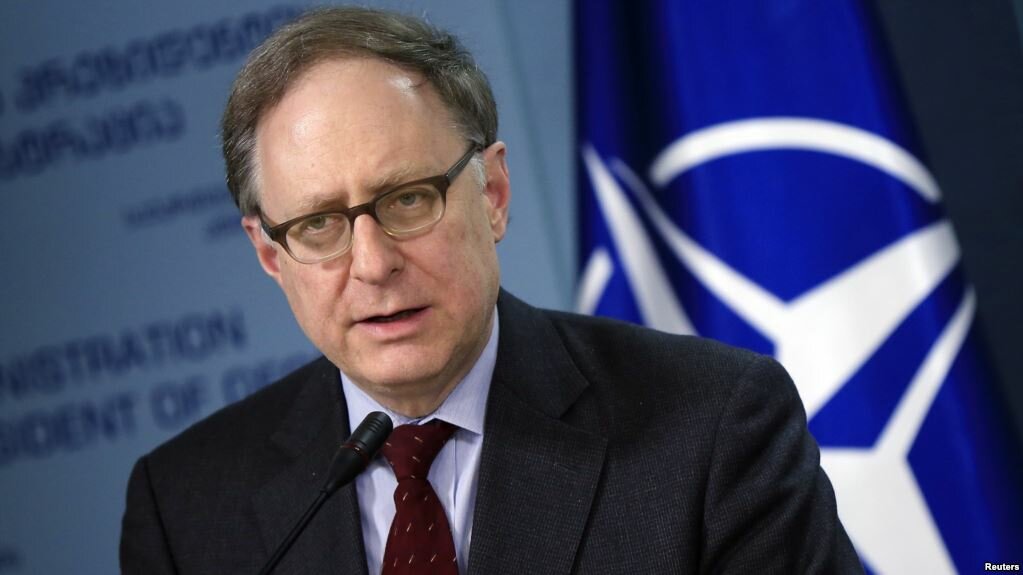 Экс-посол США в России призвал Украину не отказываться от своих крупнейших амбиций по вступлению в НАТО