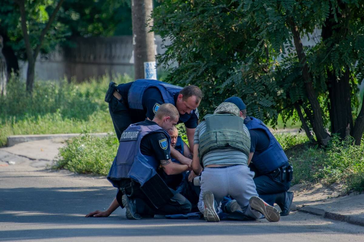 ​Украинец решил отдохнуть на морском побережье, прихватив с собой с гранату