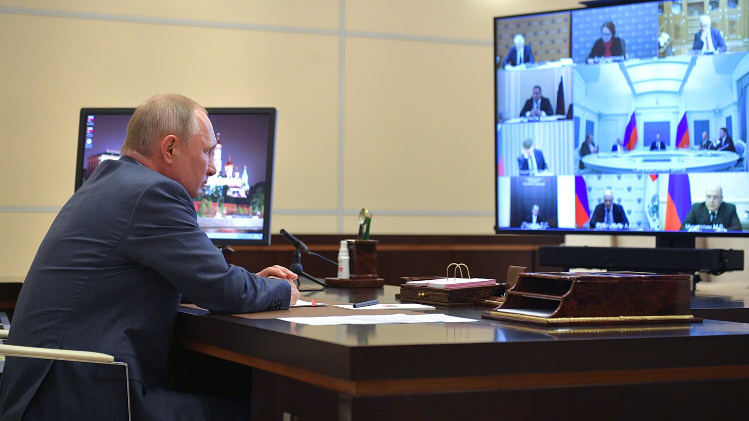 ​Путин начал совещание глав всех регионов России по вопросу отмены карантинных ограничений, детали