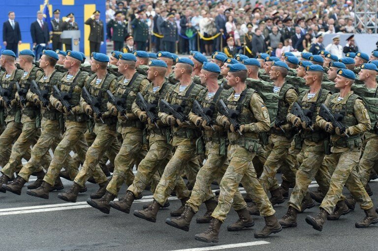 Конфликт между Венгрией и Украиной набирает обороты: Киев отправляет войска на Закарпатье