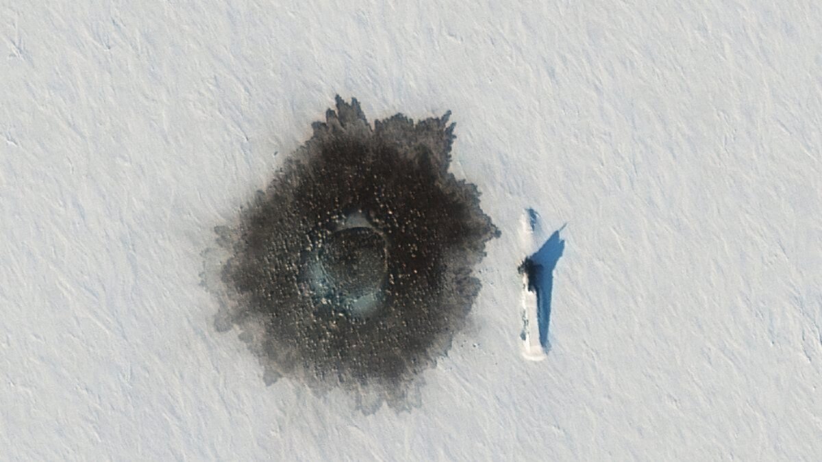 Подлодку ВМФ РФ, сделавшую огромную дыру во льдах Арктики, показали из космоса