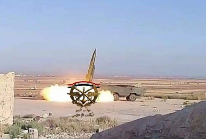 Войска Асада накрыли огнем позиции ИГИЛ из советских ракетных комплексов "Точка" - кадры с фронта