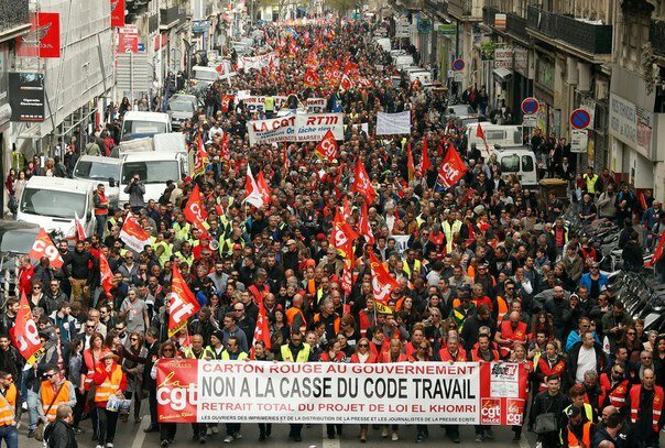 "Французы хотят багет", - французские протестующие наотрез отказались прекращать акции протеста