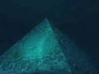 Таинство Бермудского треугольника: под Бермудами найдена хрустальная пирамида, которая тащит на дно корабли и самолеты
