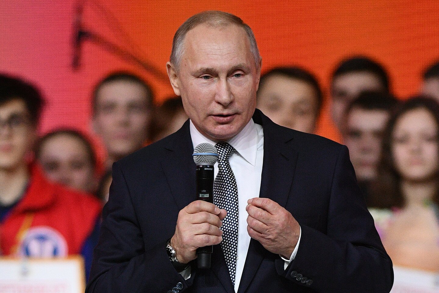 Песков о внешней политике Путина: президент никому не позволит заступать за "красные линии" нацинтересов