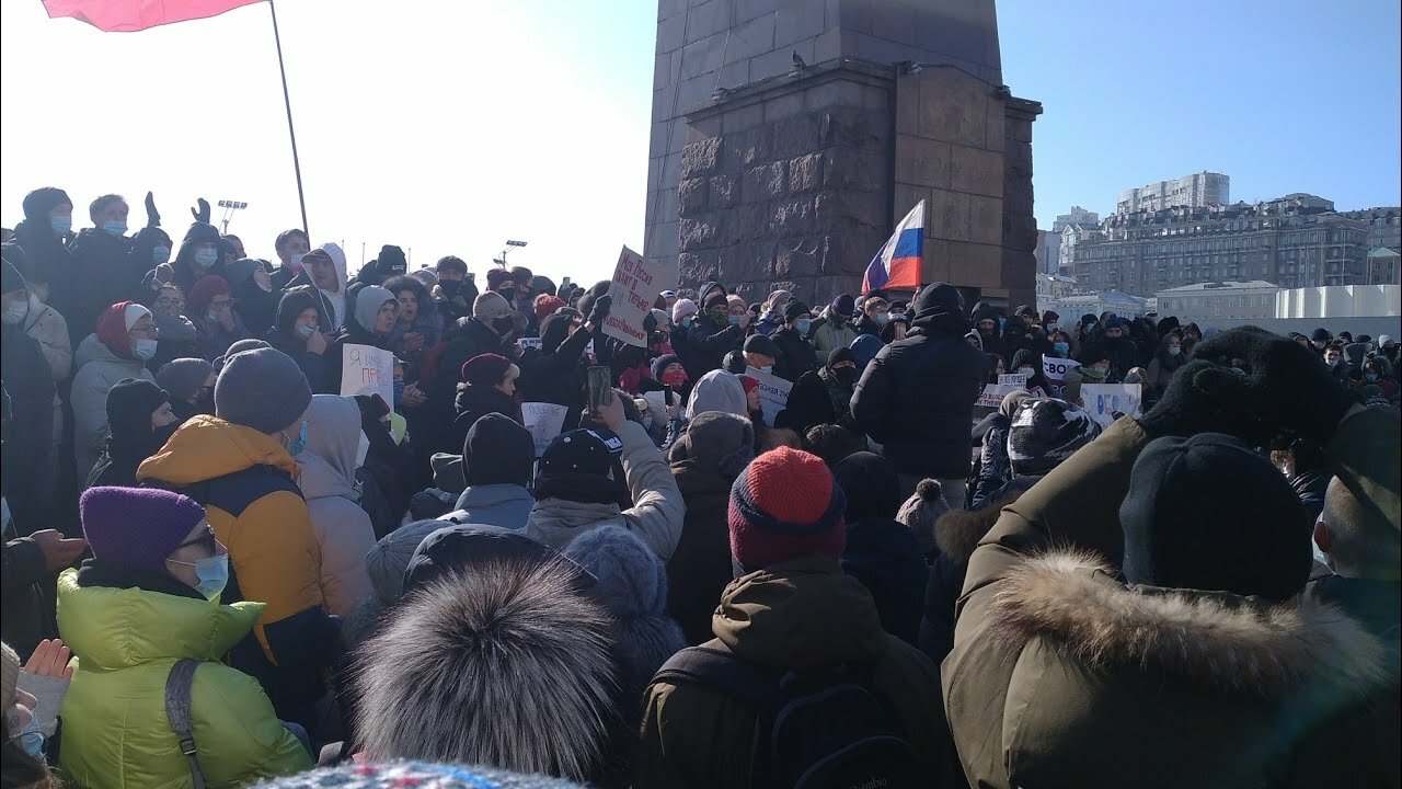 Из-за незаконного митинга во Владивостоке к больным не могли проехать кареты "скорых"