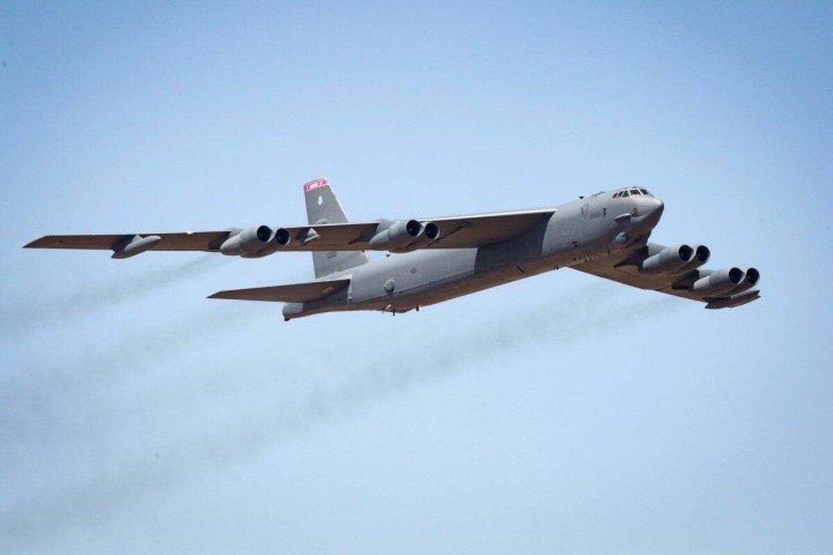 ​Сразу три бомбардировщика B-52 Stratofortress ВВС США замечены над Украиной
