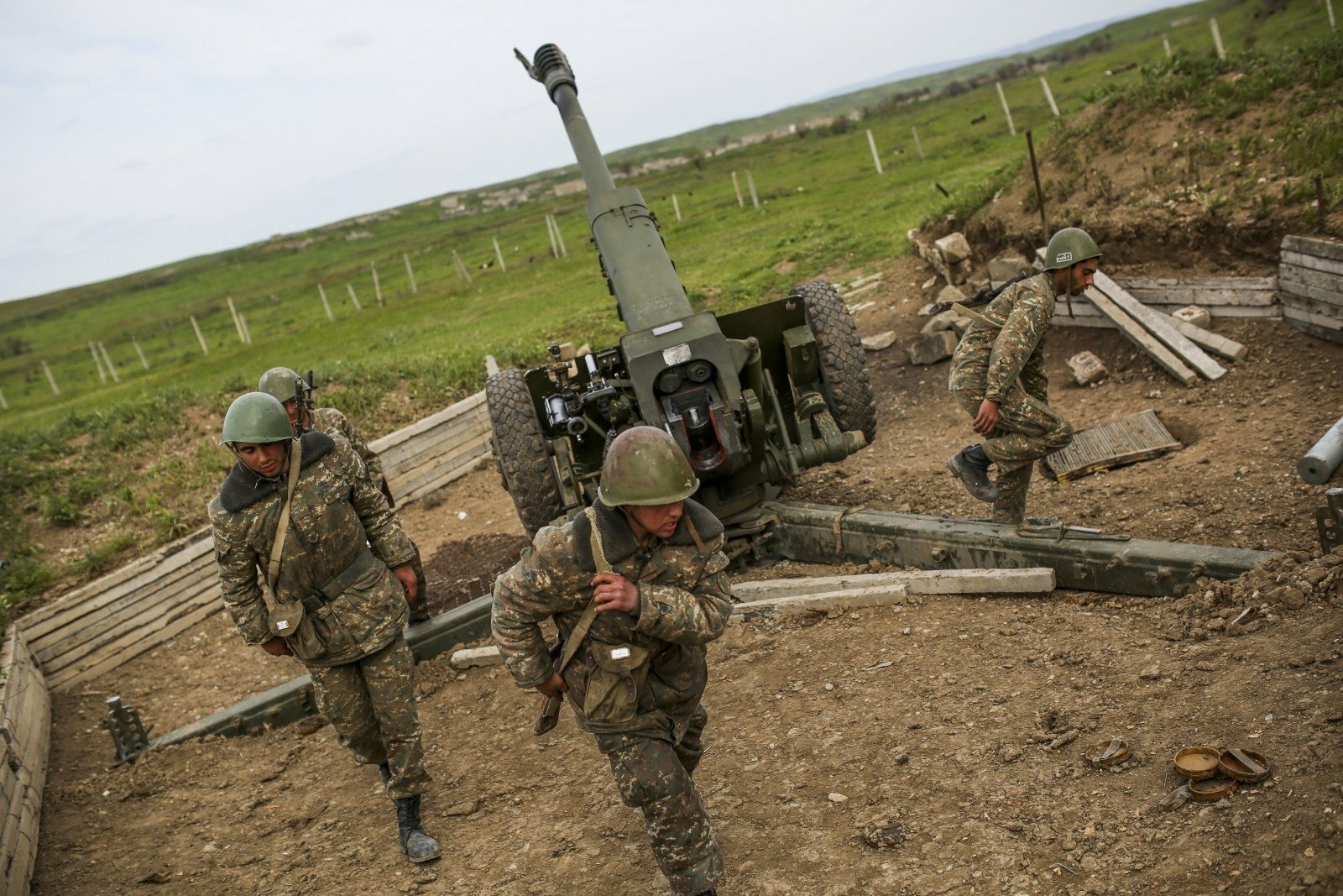 Армянские войска продолжают обстреливать ракетами населенные пункты Азербайджана 