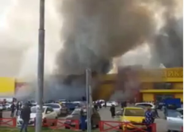 МЧС: площадь пожара на столичном рынке "Синдика" увеличилась до 3 тыс. "квадратов" 