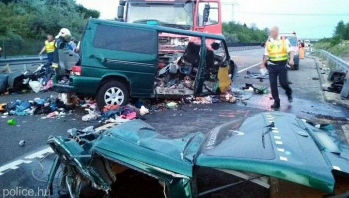 венгрия, дтп, погибли 9 человек, видео, микроавтобус, грузовик